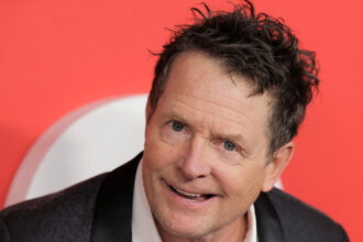 actorul michael j fox compara boala parkinson cu un agresor totul tine de felul in care te ridici impotriva lui 6904efd211fba