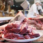 Atenție la sănătate: Două tone de carne posibil contaminate cu virusul pestei porcine africane și sute de ouă infestante cu Salmonella, găsite de echipele de control sanitar! 3 alerta alimentara doua tone de carne suspecta ca ar fi infectata cu virusul pestei porcine africane si sute de oua cu salmonella descoperite de inspectorii de sanatate publica 68f88b03de237