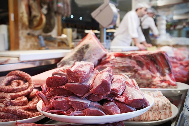 Atenție la sănătate: Două tone de carne posibil contaminate cu virusul pestei porcine africane și sute de ouă infestante cu Salmonella, găsite de echipele de control sanitar! 1 alerta alimentara doua tone de carne suspecta ca ar fi infectata cu virusul pestei porcine africane si sute de oua cu salmonella descoperite de inspectorii de sanatate publica 68f88b03de237
