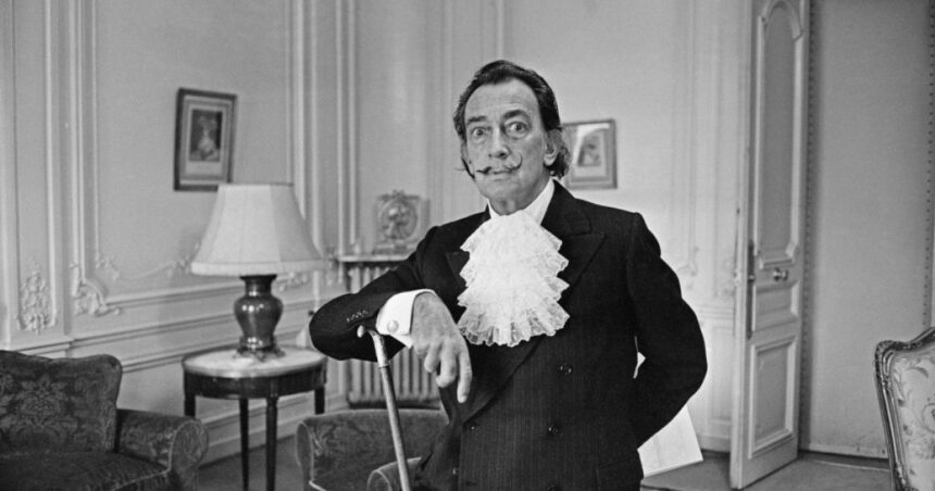 Descoperire surprinzătoare în Italia: Autoritățile au interceptat 21 de opere falsificate, pretins a fi create de Salvador Dali, într-o expoziție din Parma. 1 ancheta in italia politia a confiscat 21 de lucrari atribuite fals lui salvador dali dintr o expozitie din parma 68de1641cf350