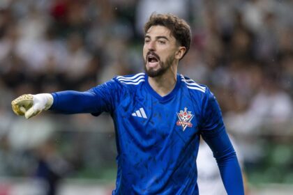 Andrei Vlad și Vătăjelu, pregătiți de plecare la Aktobe! Tehnicianul își reconfigurează echipa și păstrează doar doi fotbaliști 8 andrei vlad si vatajelu cu bagajele facute la aktobe antrenorul face curatenie si pastreaza doar doi jucatori 6904cc1919639