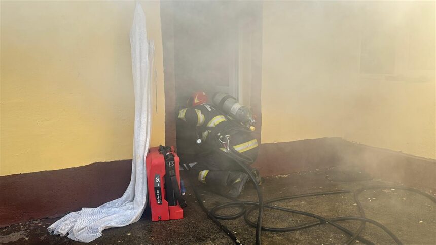 Intervenție de urgență în Cobadin: O locuință cuprinsă de fum a necesitat apelul la 112! Echipajul SMURD a fost mobilizat. 1 apel la 112 pentru o casa din cobadin inundata cu fum a fost trimis echipajul smurd 68fb9775c2185