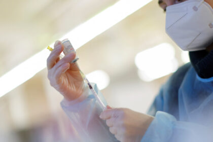 asistenta medicala din gorj condamnata la 7 ani de inchisoare pentru vaccinari fictive contra cost 68f2508cc0fc4