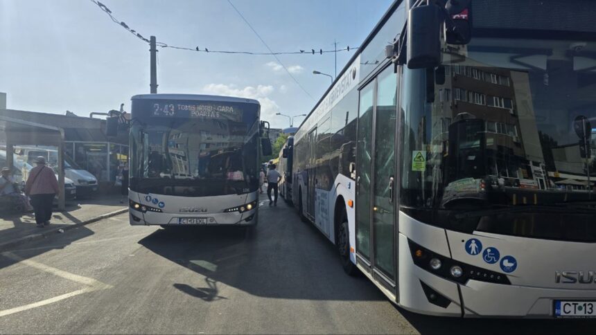 Constănțeni, pregătiți-vă: Bulevardul Tomis intră în renovare! Autobuzele vor circula pe trasee modificate sâmbătă. Aflați detalii despre noul program de transport! 1 atentie constanteni bulevardul tomis se asfalteaza mai multe autobuze deviate sambata vezi aici cum se va circula 68fa268cc5e79
