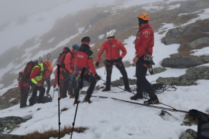 barbat plecat pe munte gasit intr un bordei al ciobanilor cu hipotermie si contuzii putin a lipsit ca deznodamantul sa fie altul 6902493b15f97