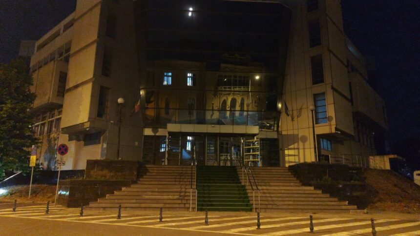 Capturat după isprava neobișnuită: Bărbatul acuzat de furtul unui bax de hârtie igienică a ajuns în spatele gratiilor! 1 barbatul care a furat un bax de hartie igienica a fost arestat preventiv 68f7c9a0cfa44