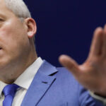 catalin predoiu da asigurari ca niciun angajat nu va ramane fara loc de munca dupa reorganizarea mai 68f923cea3f59