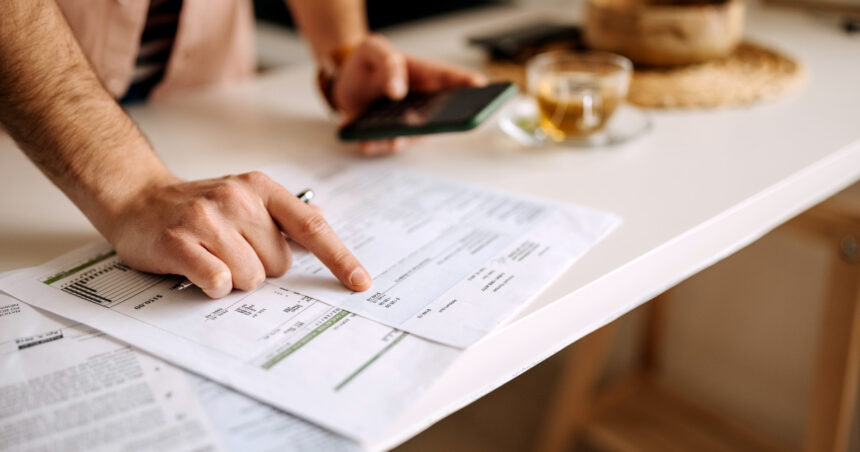 Termenul limită pentru plata facturii de electricitate: Ce consecințe aduce întârzierea? 1 ce inseamna data scadenta a facturii de energie electrica ce riscuri implica neplata la timp 68fc4fec274e7