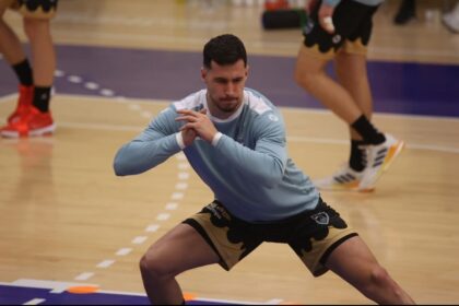 Călin Căbuț de la CSM Constanța suferă o accidentare la genunchi 4 centrul de la csm constanta calin cabut s a accidentat la genunchi 690276ad27ff5