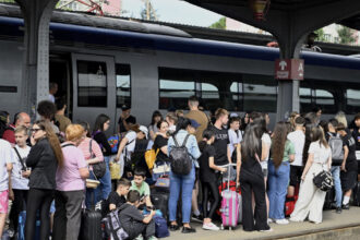 circulatia trenurilor cfr calatori a fost reluata dupa ce s a ajuns la un acord privind plata datoriilor 68f85936aa55e