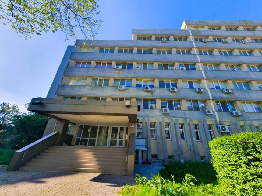 CJC preia frâiele Policlinicii nr. 2: Spitalul Județean se retrage din semnarea contractelor pentru cabinetele medicale 1 cjc control direct asupra policlinicii nr 2 spitalul judetean nu va mai semna contracte pentru cabinetele medicale 68fae071d0efb