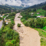 Alertă de inundații în mai multe județe: Recomandările specialiștilor hidrologi și măsurile de prevenire propuse 2 cod rosu de inundatii pe rauri din mai multe judete avertismentul hidrologilor si masurile anuntate 68de6388f3f67
