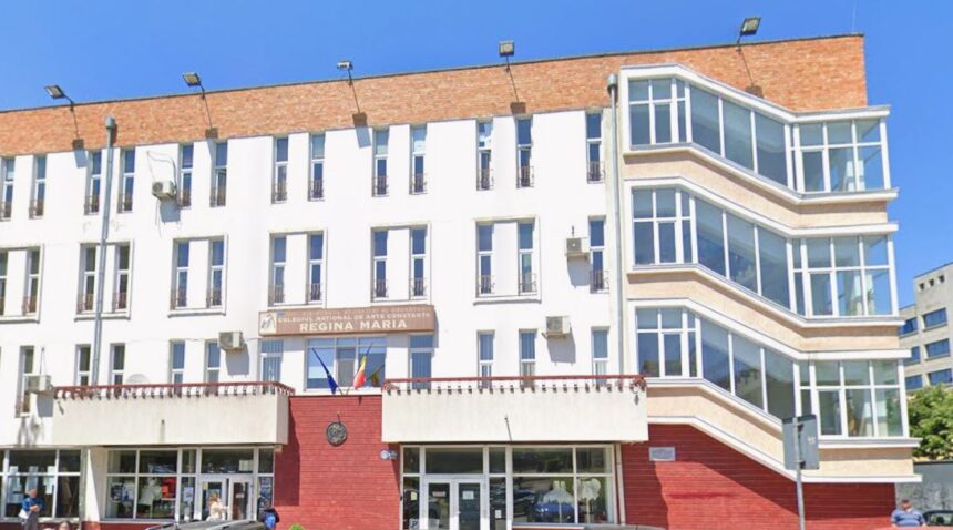 Dialog inspirator la Colegiul Național de Arte Regina Maria: Adrian Cioroianu împărtășește cunoștințe de istorie și civism cu elevii 1 dezbatere educativa la colegiul national de arte regina maria elevii primesc lectii de istorie si civism de la adrian cioroianu 68ee5ded516c3