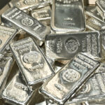 Argintul ajunge la cote istorice, dar experții avertizează: investițiile în acest metal prețios nu sunt o alegere înțeleaptă. 3 dupa aur si cotatia argintului atinge un nivel record de ce spun analistii ca totusi investitiile in argint nu sunt recomandate 68edeb9bf1bb9