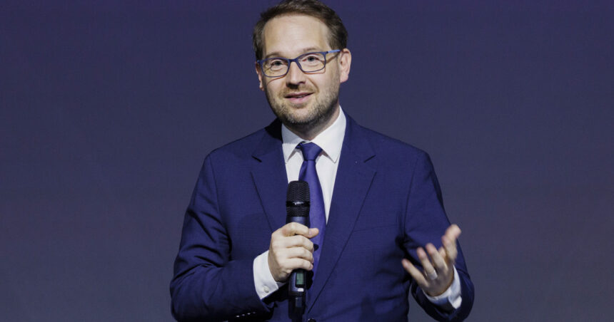 Dominic Fritz: „Simt că ne aflăm într-un joc în care PSD tot amenință cu retragerea de la conducerea guvernamentală” 1 exclusiv dominic fritz mi se pare ca am ajuns la un ritual in care psd tot ameninta cu iesirea de la guvernare 68f8fce3eef8e