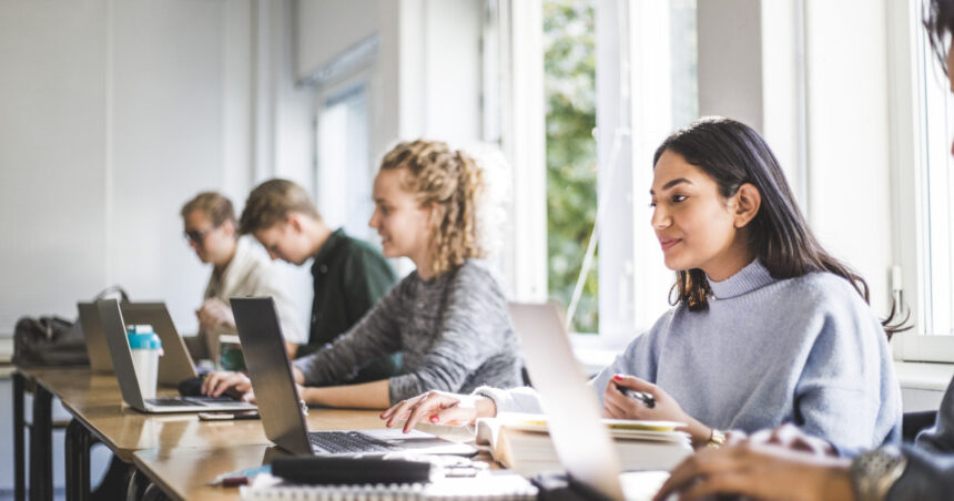 Avantajele studenților în București: Reduceri la transportul public și servicii cu prețuri preferențiale disponibile! 1 facilitati pentru studenti in bucuresti ce reduceri au la transportul in comun si unde pot beneficia de servicii cu tarife speciale 68de08245dfa1