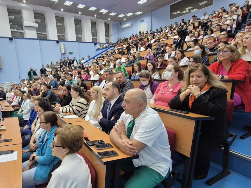 Investiții europene în sănătate: Constanța, locul de formare pentru 800 de medici în lupta împotriva cancerului 1 fonduri europene pentru sanatate constanta intre centrele unde 800 de medici vor fi instruiti in tratamentul cancerului 68efeb197f051