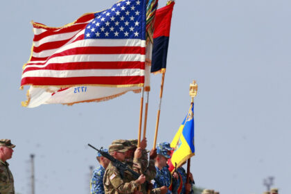 Un fost lider militar român avertizează că scăderea efectivelor americane ar trebui să ne alerteze, fiind un semnal de alarmă pentru țara noastră 6 fost sef al armatei romane reducerea prezentei militare americane ar trebui sa ne trezeasca e un dus rece pentru noi 690261d5b4fde