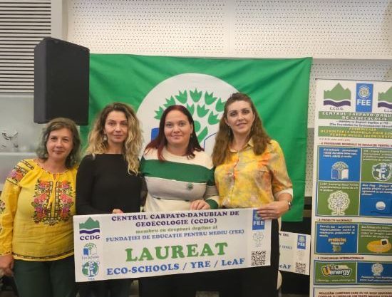 Liceul Tehnologic Lazăr Edeleanu din Năvodari, onorat cu Steagul Verde la Seminarul Național CCDG 1 foto liceul tehnologic lazar edeleanu din navodari distins cu steagul verde la seminarul national ccdg 68ee6c3d23cb4