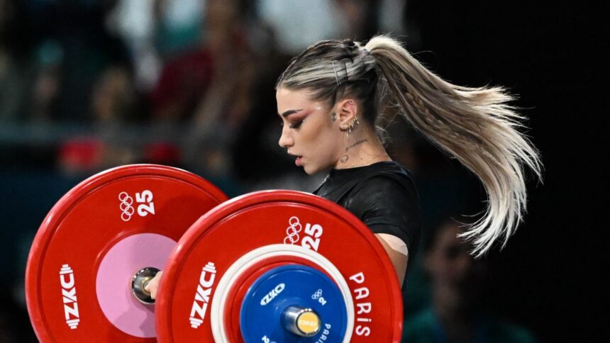 Mihaela Cambei strălucește la Campionatul Mondial de Haltere! Urmărește competiția în direct pe VOYO. 1 foto mihaela cambei la mondialul de haltere competitie e live pe voyo 68dd23109f21c