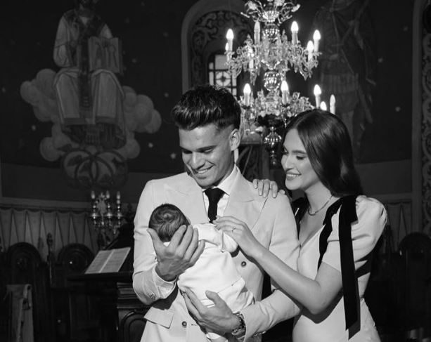 Un moment plin de emoție pentru familia Hagi: Ianis și Elena își sărbătoresc fiul. Descoperă numele ales! 1 foto moment emotionant in familia hagi ianis si elena si au botezat fiul afla ce nume au ales 68dd7a212ca4c