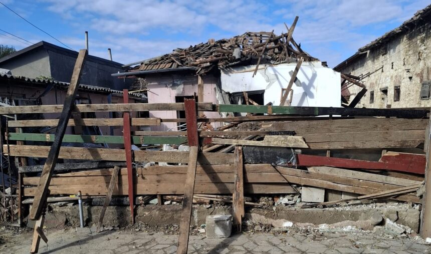 Tragedie în Medgidia: O familie îndurerează pierderea căminului în ajunul iernii, după un incendiu cumplit care le-a afectat grav sănătatea. Fiecare sprijin este esențial! 1 foto o familie din medgidia lasata fara casa in prag de iarna un incendiu devastator le a mistuit locuinta proprietarii au suferit arsuri orice ajutor conteaza 68ee3ad14b641