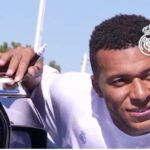 Real Madrid i-a oferit lui Mbappe un bolid impresionant de 100.000€: Descoperă-l pe noul său monstru pe patru roți, deși fără permis! 2 foto real madrid l a incarcat pe mbappe cu o bestie de 100 000e cum arata noul bolid al francezului care nu are insa permis 68f1fbcaca83b