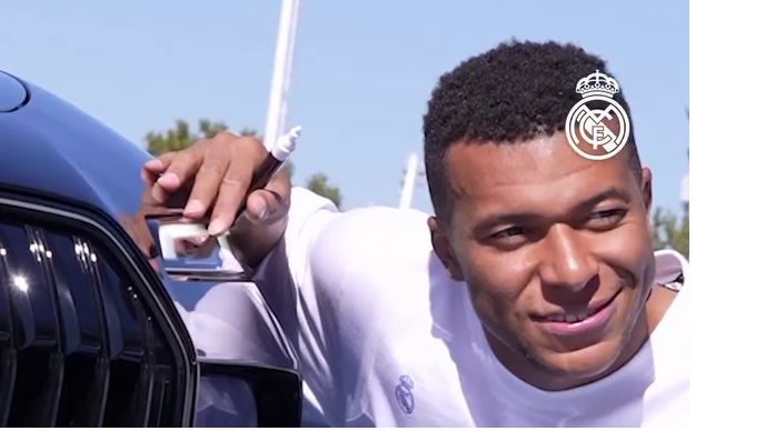 Real Madrid i-a oferit lui Mbappe un bolid impresionant de 100.000€: Descoperă-l pe noul său monstru pe patru roți, deși fără permis! 1 foto real madrid l a incarcat pe mbappe cu o bestie de 100 000e cum arata noul bolid al francezului care nu are insa permis 68f1fbcaca83b