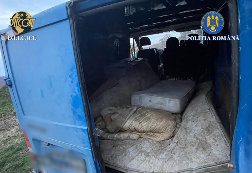 foto sclavi explotati de doi barbati salvati de politisti dormeau intr o masina erau trimisi la cersit si pusi la munca fara zile libere 69022ee4e351a