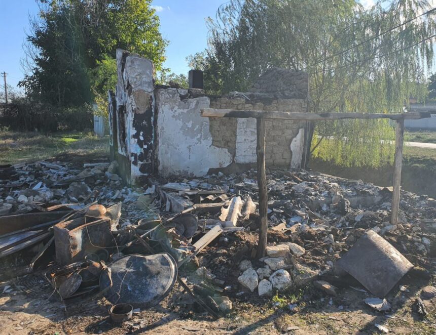 Fă o faptă nobilă! O bunică și nepoții ei din Băneasa se confruntă cu dificultăți după ce locuința le-a fost distrusă de un incendiu. 1 foto si tu poti face o fapta buna o bunica si cei doi nepoti ai sai din baneasa locuiesc intr un adapost improvizat dupa ce casa le a fost mistuita de flacari 68dd5a399b6af