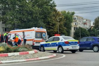 foto video constanta accident pe bulevardul aurel vlaicu in sensul giratoriu de la anda intre un autoturism si un scuter traficul se desfasoara cu dificultate 68ee4559a4036