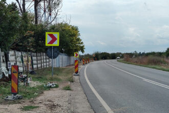 foto video la 2 mai au inceput lucrarile de amenajare a drumului ce va uni trotuarul statiunii de pista de biciclete din vama veche 68de7046181bb