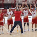 Dinamo își dezvăluie echipa în cadrul unui meci spectaculos care a provocat reguli! Ionuț Lupescu a strălucit și el pe teren! 3 galerie foto campioana dinamo si a prezentat lotul intr un meci de gala care a sfidat regulamentul ionut lupescu a fost si el prezent 68ef552e72303