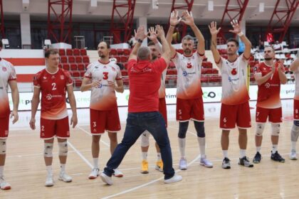 galerie foto campioana dinamo si a prezentat lotul intr un meci de gala care a sfidat regulamentul ionut lupescu a fost si el prezent 68ef552e72303