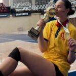 Dinamo își dezvăluie echipa feminină înainte de marea confruntare cu Rapid! Maria Cimbru, cea mai tânără jucătoare din Ștefan cel Mare! 3 galerie foto dinamo si a prezentat lotul feminin inaintea derby ului cu rapid maria cimbru este mezina din stefan cel mare 68f1f4b7692ec