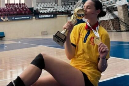 galerie foto dinamo si a prezentat lotul feminin inaintea derby ului cu rapid maria cimbru este mezina din stefan cel mare 68f1f4b7692ec