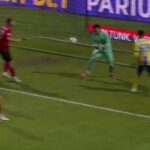 „Moment șocant! Iată ce a greșit portarul în confruntarea din Superliga” 3 galerie foto gafa uluitoare ce a putut sa faca portarul in meciul din superliga 68fb9ffa45cbb