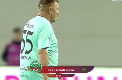 galerie foto patronul echipei a intrat pe teren la 61 de ani momentul incredibil din sanatatea cluj universitatea craiova 690264e591181