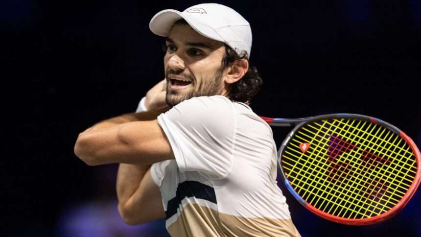 Surpriză de proporții la Paris: Vacherot, noua senzație a tenisului, îl doboară pe adversarul care l-a învins pe Alcaraz 1 galerie foto surpriza la paris revelatia momentului in tenis vacherot l a invins pe tenismenul care l a eliminat pe alcaraz 690470f728f2f