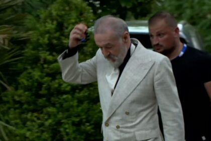 gigi becali a intervenit in direct la tv si a facut praf un jucator de la fcsb el a pierdut meciul o sa rupa banca de acum 68fa7c1333d21