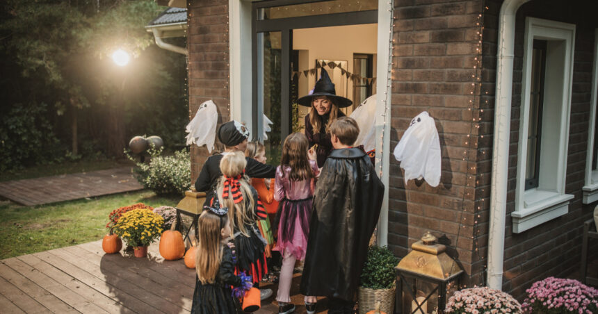 Halloween 2025: Înțelesul dovleacului tăiat și cele mai îndrăgite obiceiuri de pe 31 octombrie 1 halloween 2025 semnificatia dovleacului sculptat si cele mai populare traditii pe 31 octombrie 690458949a87d