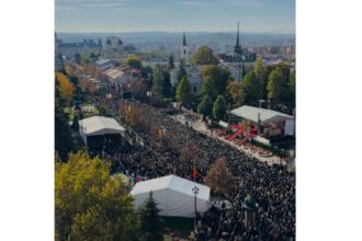 imagini impresionante de la iasi rugaciunea tatal nostru rostita de mii de credinciosi 68ee3e9af1320