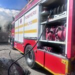 Flăcări în garajul din Constanța: intervenție rapidă a pompierilor cu echipaje multiple 3 incendiu la un garaj din constanta pompierii intervin cu mai multe autospeciale 68fb5baf4003a