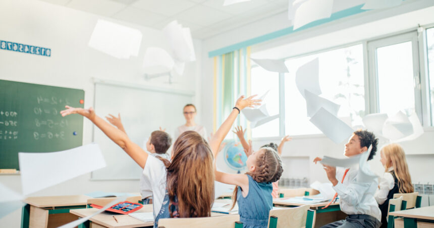 Startul vacanței de toamnă 2025: Elevii se bucură de prima pauză din an, iar detalii despre următorul modul de studiu. 1 incepe vacanta de toamna 2025 elevii intra in prima pauza a anului scolar cand este programat al doilea modul de cursuri 68fb08f890fa3