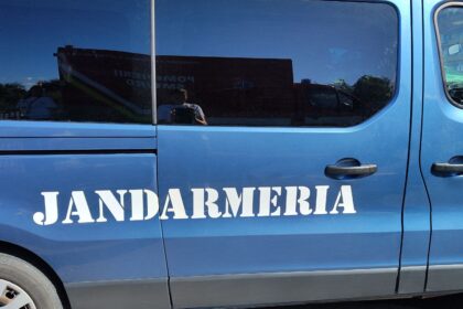 la vederea jandarmilor un barbat din medgidia a aruncat in iarba stupefiantele pe care le avea asupra lui 68f115ebc30bd