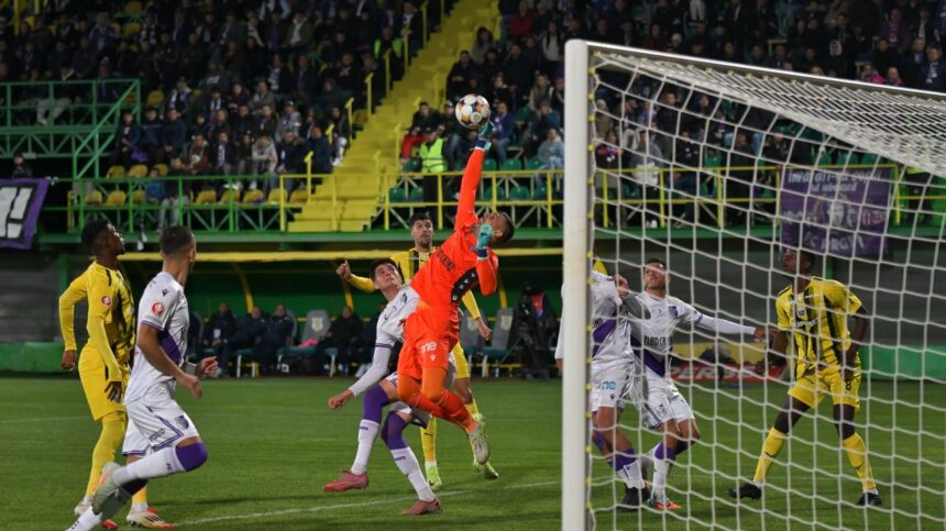 FC Argeș și Dinamo încheie partida la egalitate, 1-1, pe Sport.ro | Piteștenii au reușit să răstoarne soarta meciului cu un gol norocos! 1 live text fc arges dinamo 1 1 acum pe sport ro pitestenii au egalat cu sansa 68fbcd64c8244