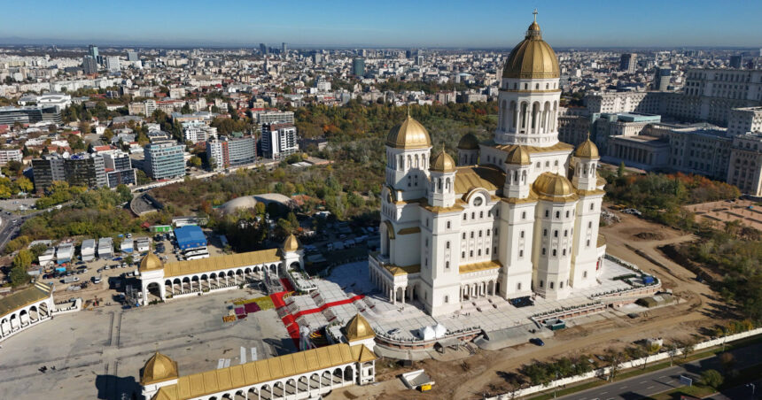 Ceremonia de sfințire a picturii Catedralei Naționale a adunat zeci de mii de credincioși entuziaști! 1 live videotext a inceput slujba de sfintire a picturii catedralei nationale zeci de mii de oameni au venit pentru a asista la inaugurare 68fdc81903065