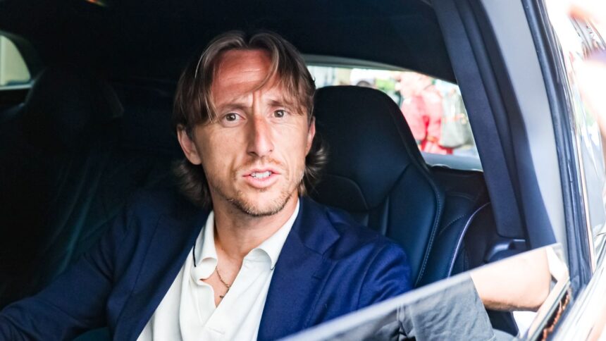 Luka Modric surprinde pe toată lumea! Ce daruri le-a pregătit colegilor săi din echipa AC Milan în vestiar? 1 luka modric cadouri pentru toti colegii ce au gasit in vestiar jucatorii lui ac milan 68f9cc50d5bcf