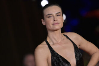 mel gibson i a infuriat pe conservatori dupa ce a ales o actrita pro avort in rolul fecioarei maria pentru invierea lui hristos 69038448b4244