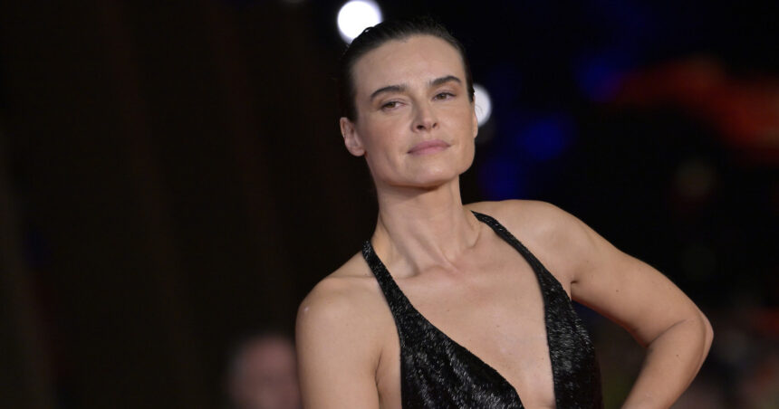 Mel Gibson stârnește controverse în rândul conservatorilor, alegând o actriță pro-avort pentru a o interpreta pe Fecioara Maria în "Învierea lui Hristos" 1 mel gibson i a infuriat pe conservatori dupa ce a ales o actrita pro avort in rolul fecioarei maria pentru invierea lui hristos 69038448b4244